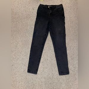 NO BOUNDARIES black skinny jeans. Lightly used. SIZE 7